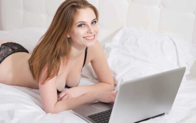 Les différences entre camming privé et public : Lequel choisir ?